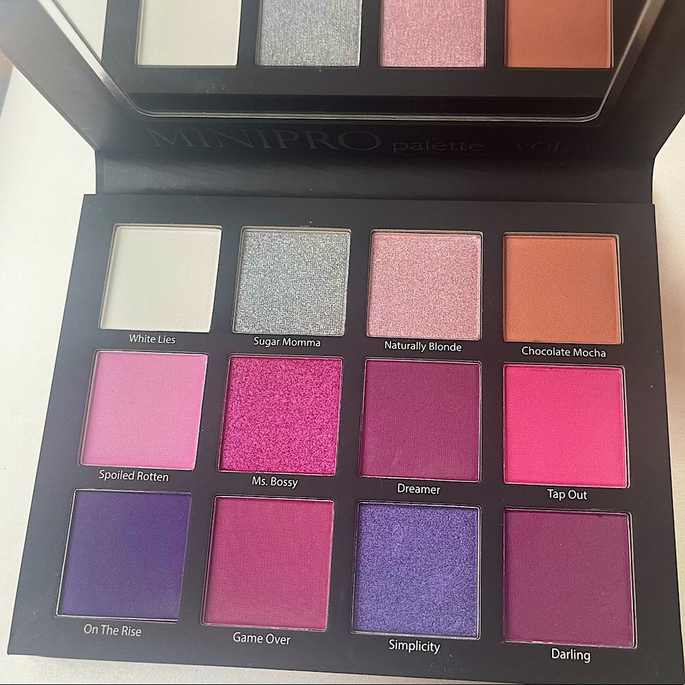 Eyeshadow palette